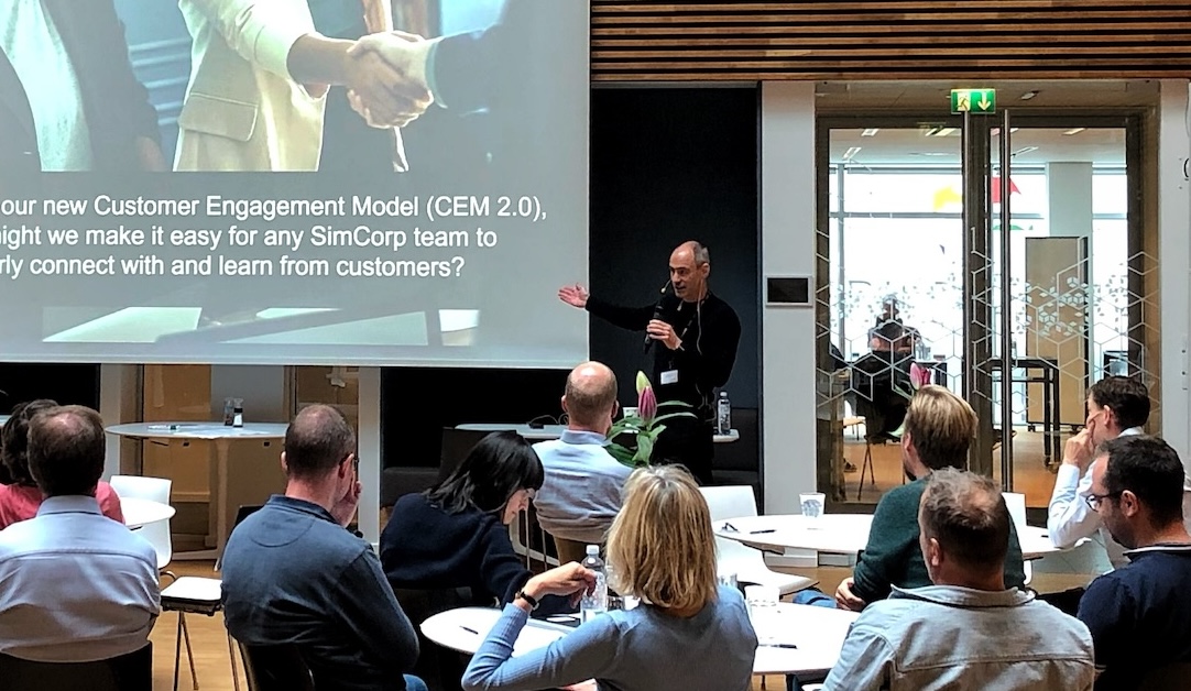 Photo of Christian Égéa facilitating a workshop about continuous learning and qualitative research for SimCorp colleagues